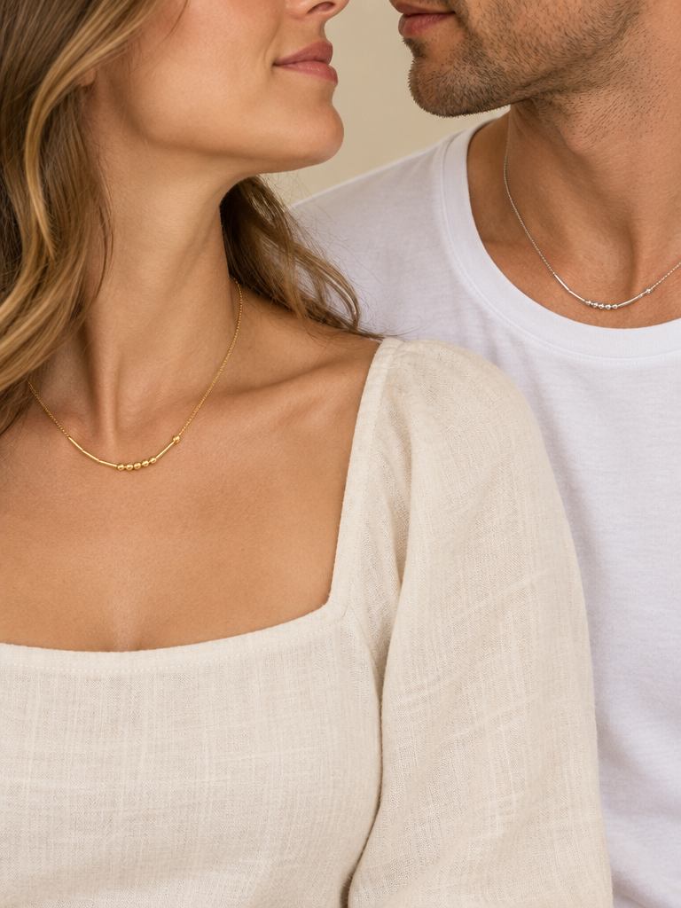 Coppia con collana codice Morse, oro e argento