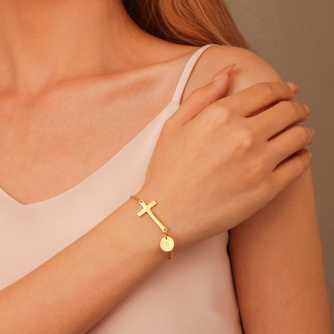 Personalized Cross Bracelet with Engraved Initial - ALMAGIOIELLI