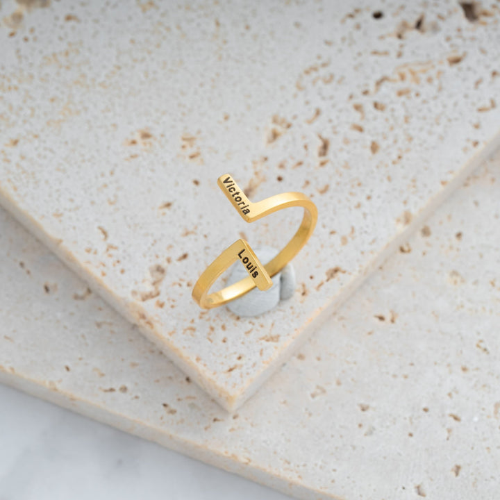 Simple Vertical Dual Name Ring - ALMAGIOIELLI